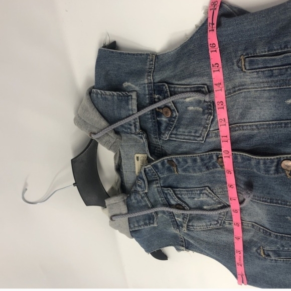 LA Hearts Women's Sleeveless Vest Blue Denim Button Up Hooded Size Large - Picture 3 of 3